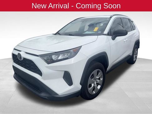 Used 2020 Toyota RAV4 LE image 2