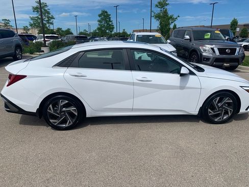 Certified 2025 Hyundai Elantra Limited FWD image 6