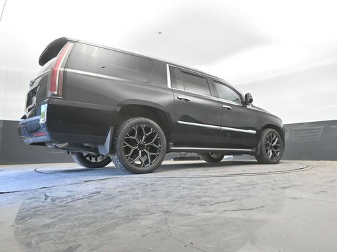 Used 2018 Cadillac Escalade ESV Luxury AWD/4WD image 34