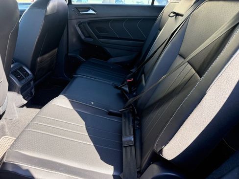 Used 2023 Volkswagen Tiguan SE R-Line image 8