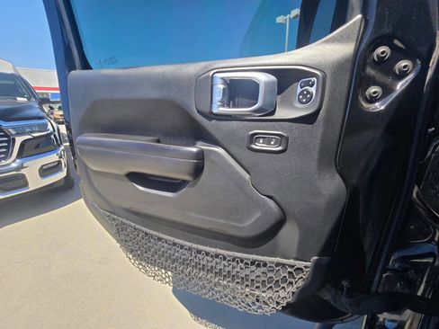 Used 2018 Jeep Wrangler Unlimited Rubicon w/ Steel Bumper Group AWD/4WD image 16