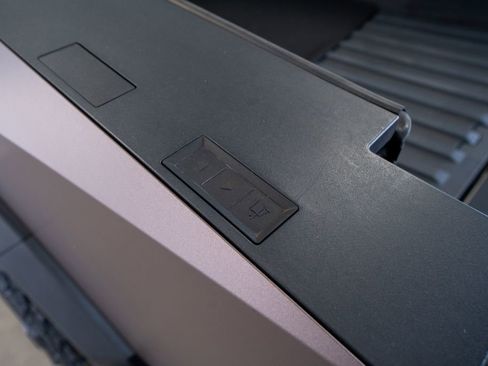 Used 2024 Tesla Cybertruck AWD Crew Cab image 37