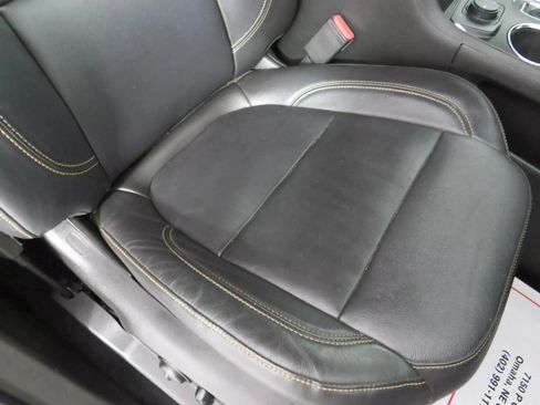 Used 2021 Chevrolet Traverse RS FWD image 40
