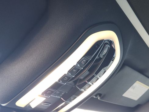 Used 2024 Porsche Macan image 27