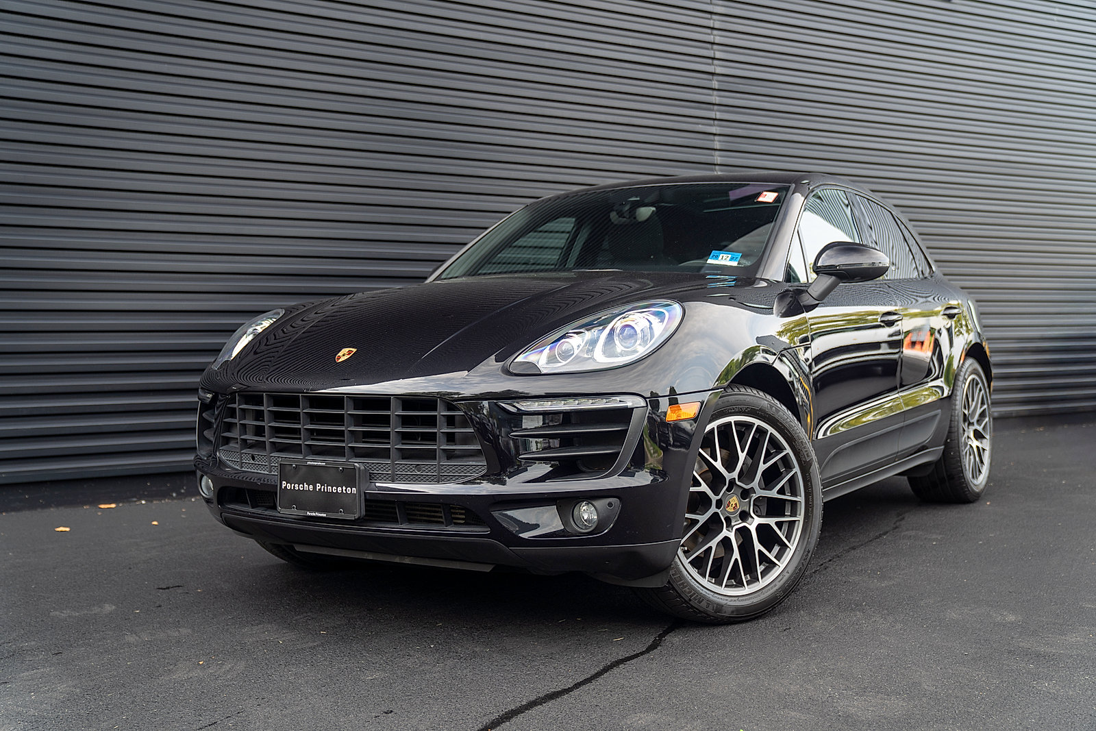 Used 2018 Porsche Macan Sport Edition AWD/4WD image 1