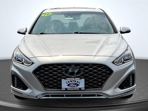 Used 2019 Hyundai Sonata Limited image 3