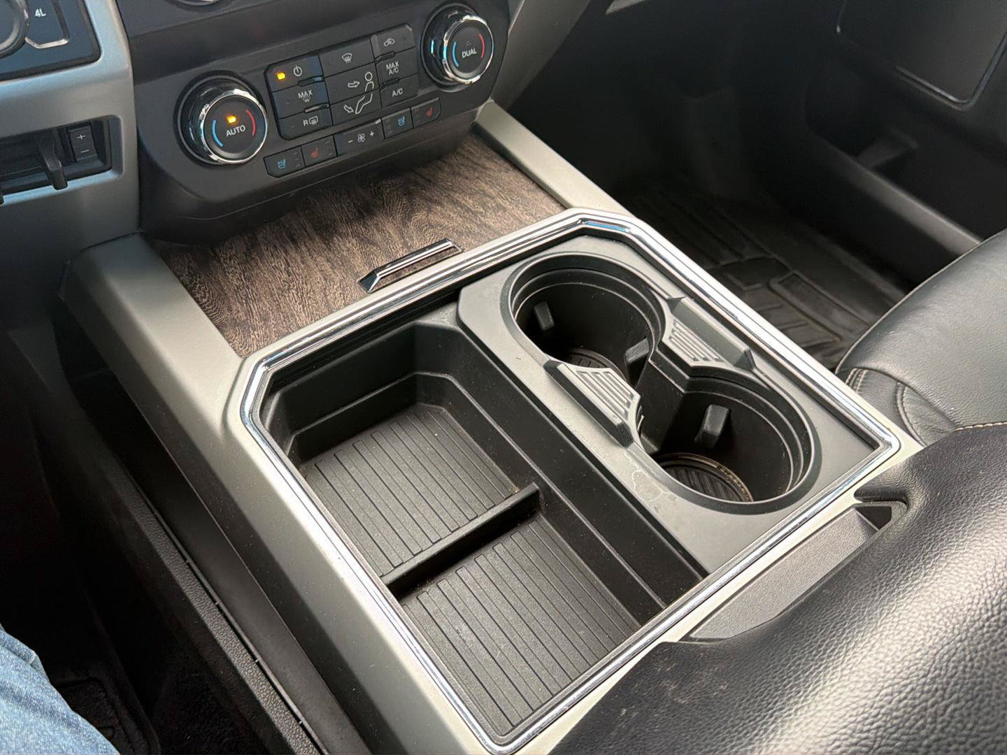 Used 2019 Ford F250 Lariat w/ Lariat Ultimate Package AWD/4WD image 17