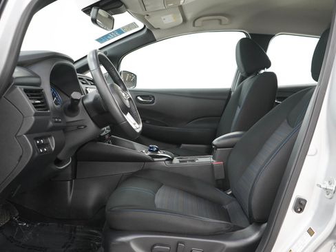 Used 2018 Nissan Leaf SV w/ SV Technology Package FWD image 21