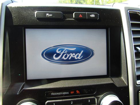 Used 2015 Ford F150 Platinum w/ Technology Package image 25