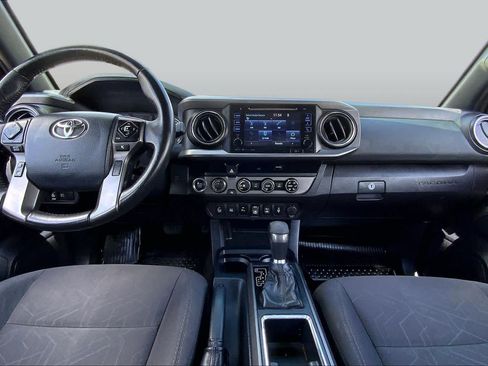 Used 2018 Toyota Tacoma TRD Off-Road w/ Technology Package AWD/4WD image 15