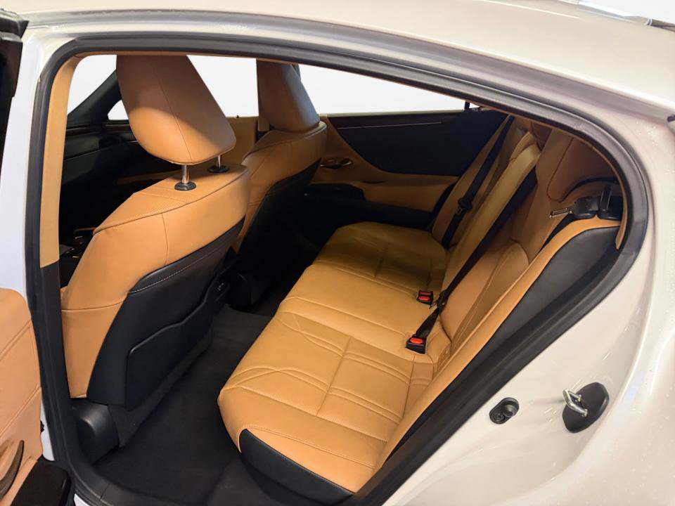 Used 2025 Lexus ES 300h w/ Technology Package FWD image 16