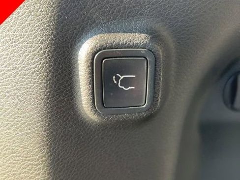 Used 2019 Jeep Cherokee Latitude Plus w/ Comfort/Convenience Group image 23