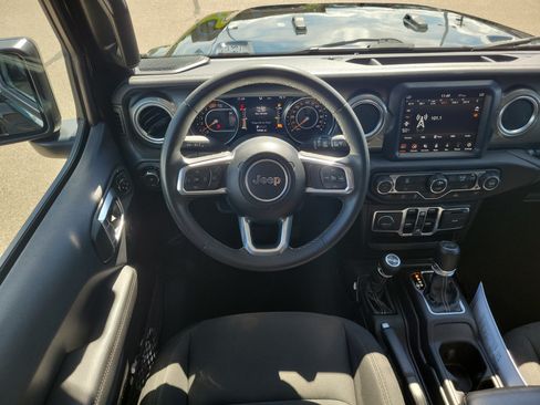 Used 2023 Jeep Wrangler Unlimited Sahara AWD/4WD image 9