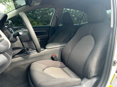 Used 2020 Toyota Camry LE FWD image 15