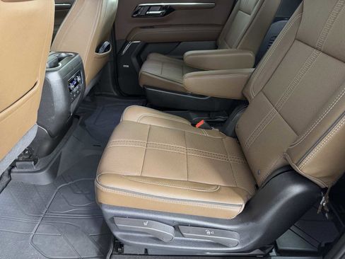 Used 2025 Chevrolet Suburban High Country AWD/4WD image 22