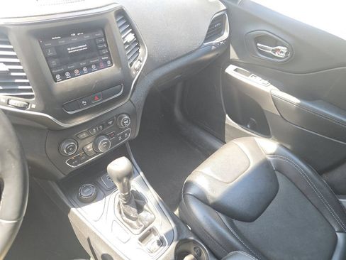 Used 2019 Jeep Cherokee Latitude Plus w/ Cold Weather Group AWD/4WD image 27