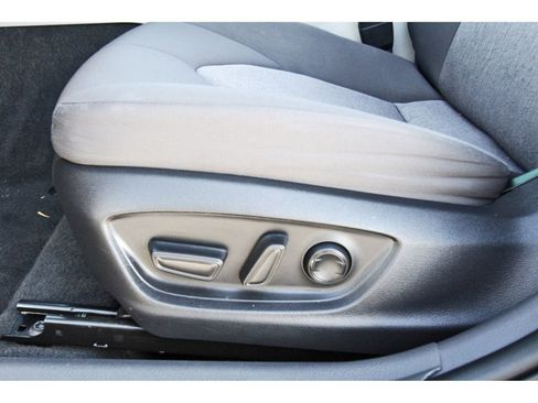 Used 2022 Toyota Camry LE image 29