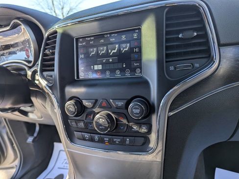 Used 2018 Jeep Grand Cherokee Limited image 19