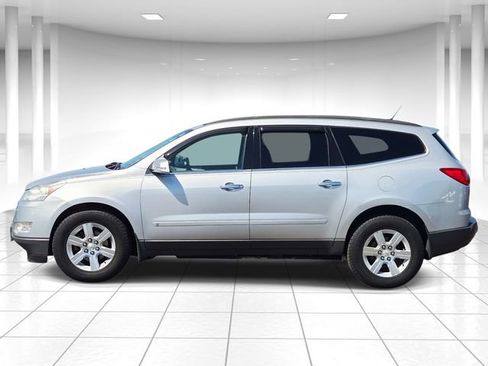 Used 2010 Chevrolet Traverse LT w/ Personal Connectivity Package FWD image 2
