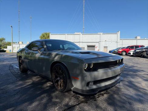 Used 2017 Dodge Challenger R/T w/ Driver Convenience Group RWD image 9
