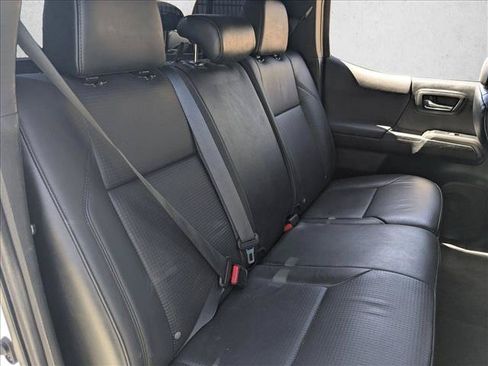 Used 2022 Toyota Tacoma TRD Sport w/ TRD Premium Sport Package AWD/4WD image 19