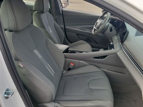 Certified 2025 Hyundai Elantra SEL FWD image 21