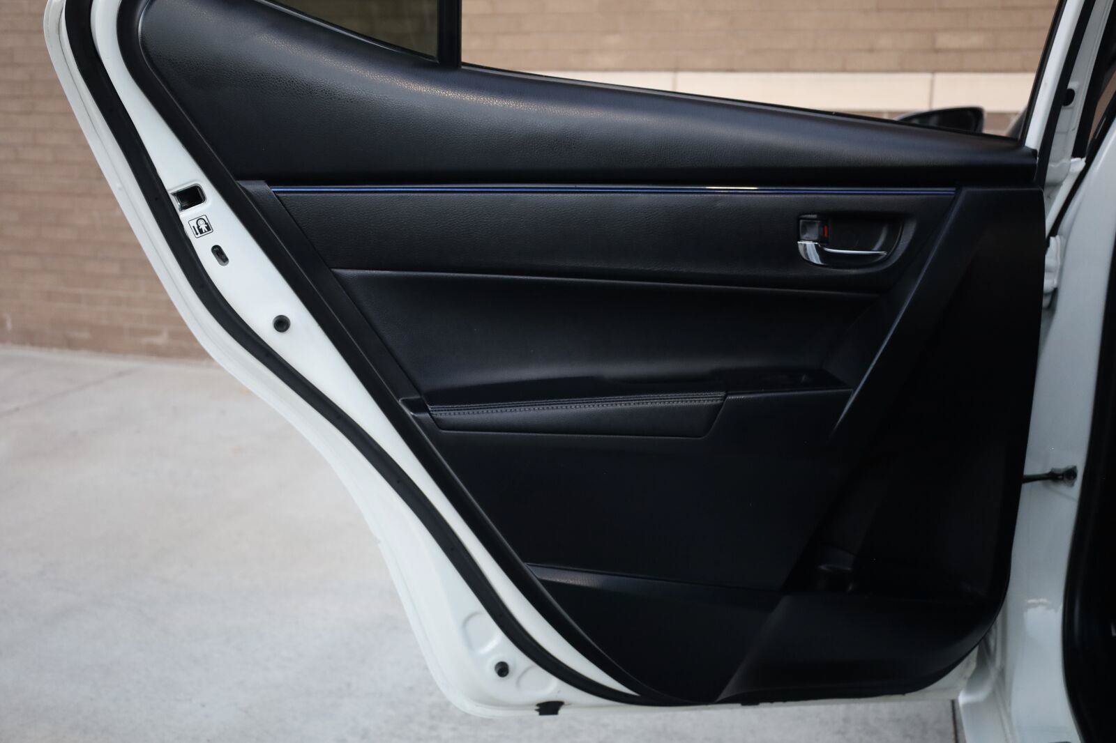 Used 2017 Toyota Corolla SE w/ Body Protection Package FWD image 19
