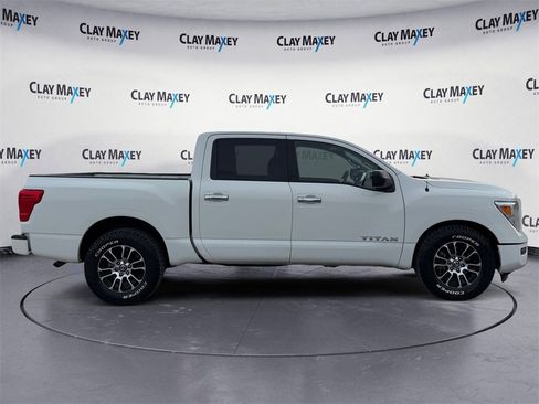 Used 2021 Nissan Titan SV image 6
