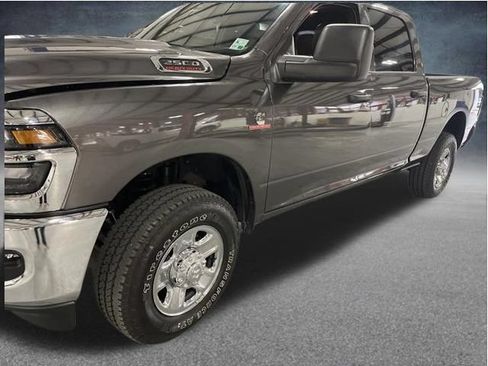 Used 2026 RAM 2500 Tradesman w/ Chrome Appearance Group AWD/4WD image 3
