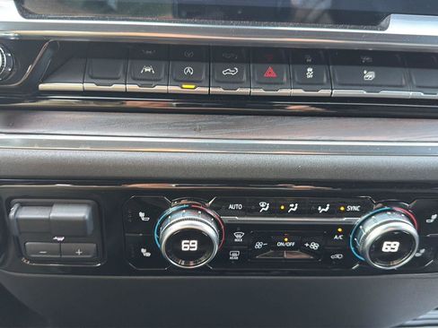 Used 2025 GMC Sierra 1500 SLT image 8