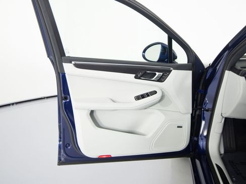 Certified 2026 Porsche Macan GTS image 19