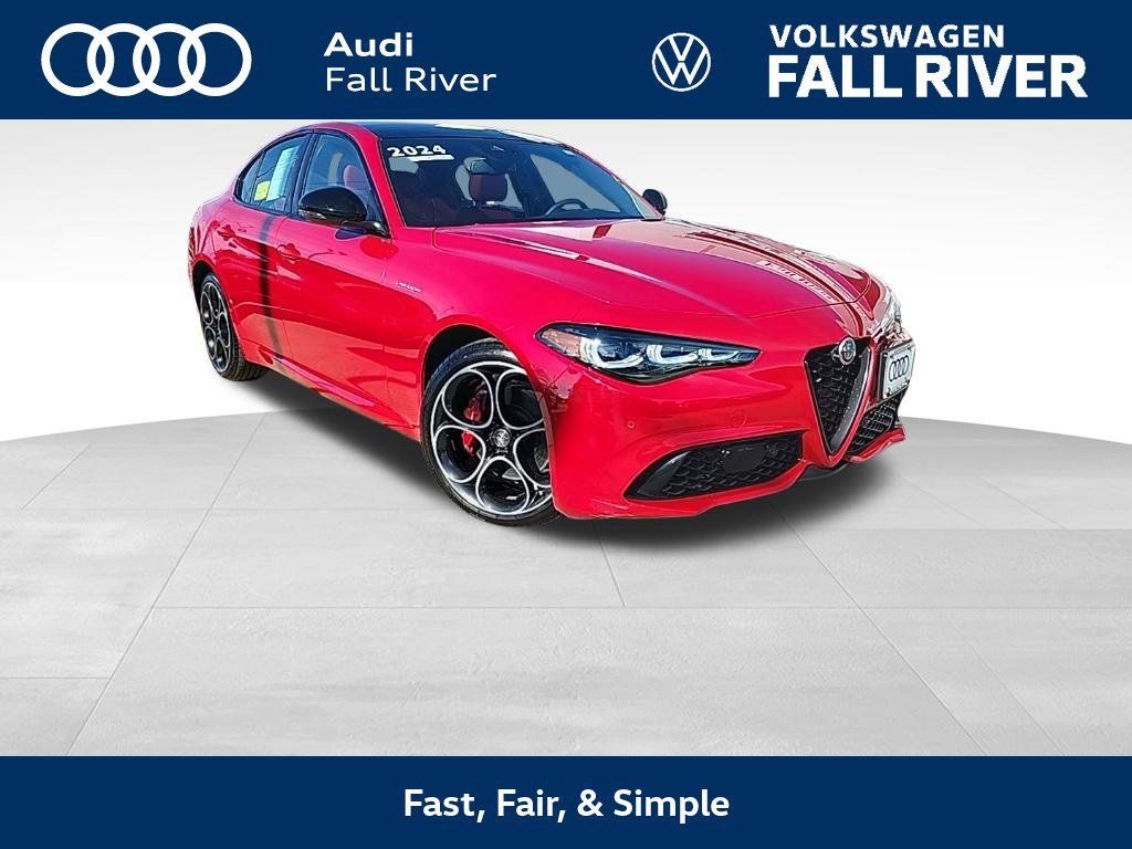 Used 2024 Alfa Romeo Giulia Veloce AWD/4WD image 1