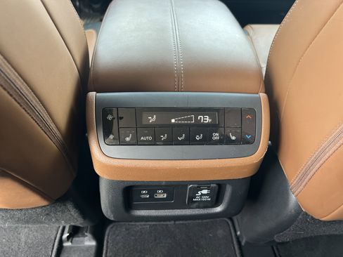 Certified 2024 Nissan Pathfinder Platinum w/ Lighting Package (N92) image 20