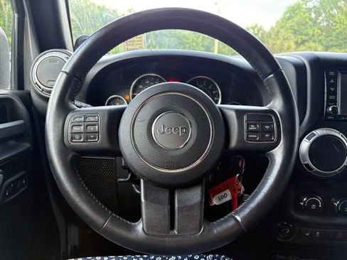 Used 2012 Jeep Wrangler Unlimited Sahara w/ Connectivity Group AWD/4WD image 12