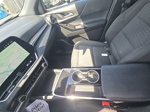 Used 2025 Chevrolet Equinox LT FWD image 21