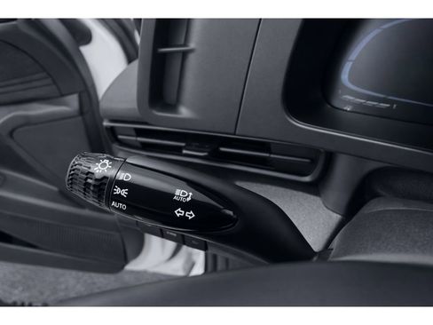 New 2025 Hyundai Elantra Sport image 21