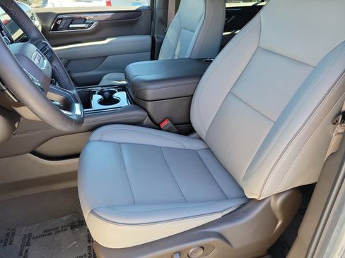 Used 2025 GMC Yukon XL Elevation w/ Elevation Premium Package image 13