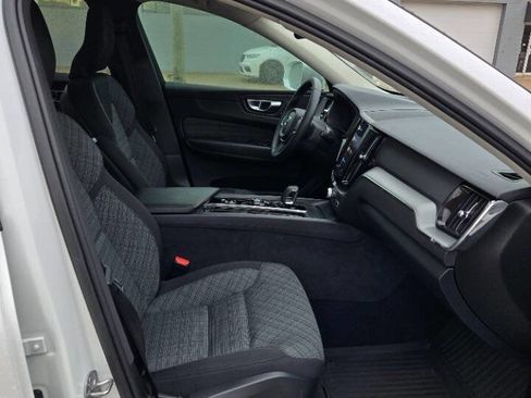 Used 2023 Volvo XC60 B5 Core image 34