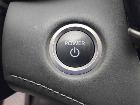 Certified 2024 Toyota Highlander XLE image 33