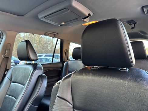 Used 2021 Honda Pilot Touring image 16