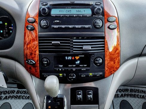 Used 2008 Toyota Sienna XLE image 11