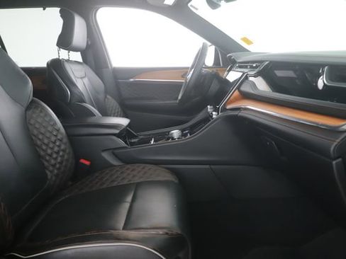 Used 2025 Jeep Grand Cherokee Summit image 35