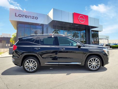 Used 2024 GMC Terrain Denali w/ Denali Premium Package AWD/4WD image 4