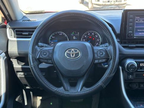 Used 2021 Toyota RAV4 XLE w/ Convenience Package image 18