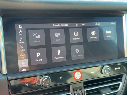 Used 2022 Porsche Macan S image 25