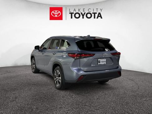 Used 2023 Toyota Highlander XLE FWD image 5