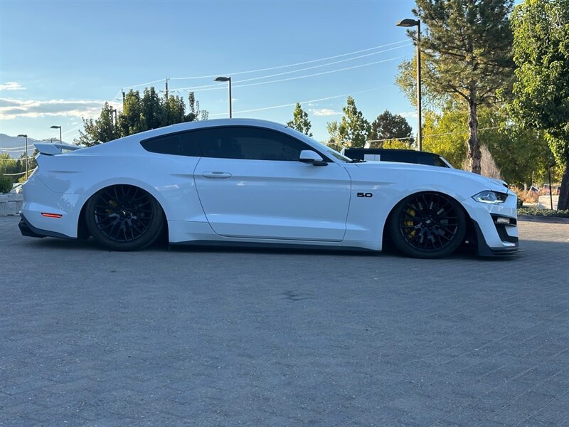 Used 2018 Ford Mustang GT Premium w/ GT Performance Package RWD image 5