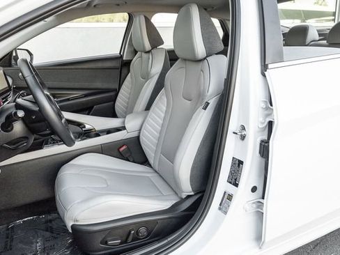 Used 2024 Hyundai Elantra Limited image 11