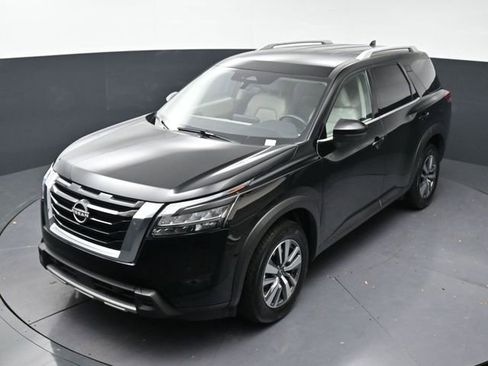 Used 2025 Nissan Pathfinder SL FWD image 23