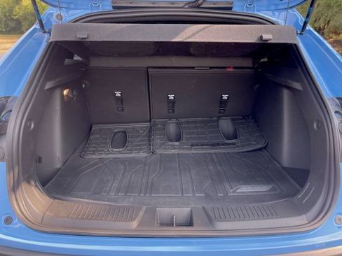Used 2024 Chevrolet Trax RS w/ Sunroof Package FWD image 25